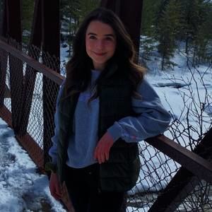 Meet your Posher, Chloe